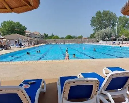 Mobil 6 8 Places Climatise Et Terrasse Camping L'elysee Sauveur Mh * Le Grau-du-Roi