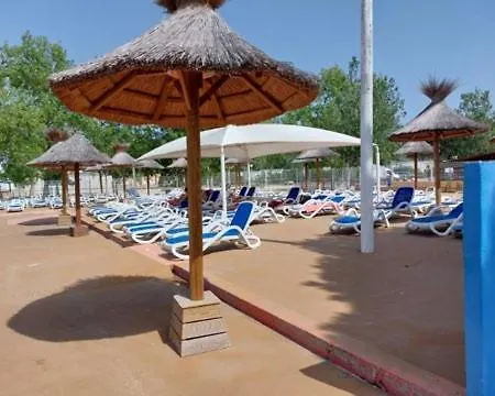 Mobil 6 8 Places Climatise Et Terrasse Camping L'elysee Sauveur Mh Kamp alanı