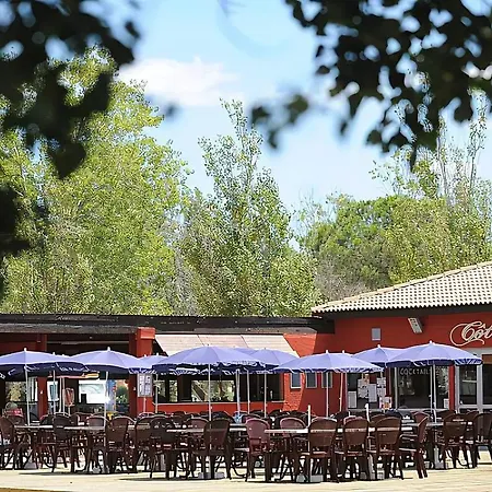Mobil 6 8 Places Climatise Et Terrasse Camping L'elysee Sauveur Mh