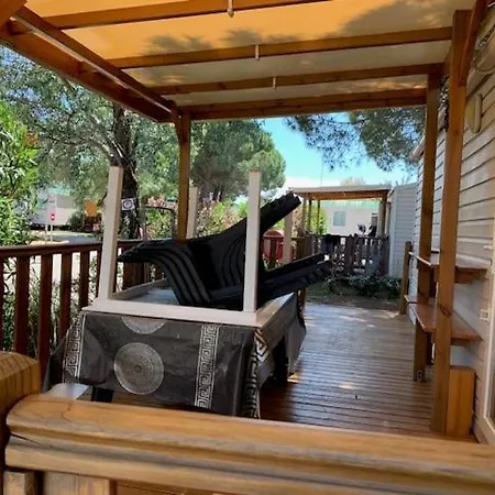 Kamp alanı Mobil 6 8 Places Climatise Et Terrasse Camping L'elysee Sauveur Mh *