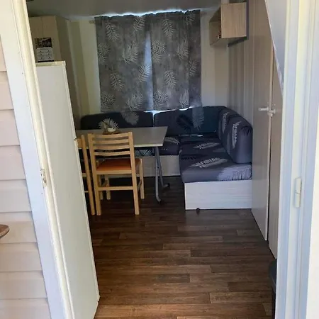 Mobil 6 8 Places Climatise Et Terrasse Camping L'elysee Sauveur Mh * Le Grau-du-Roi