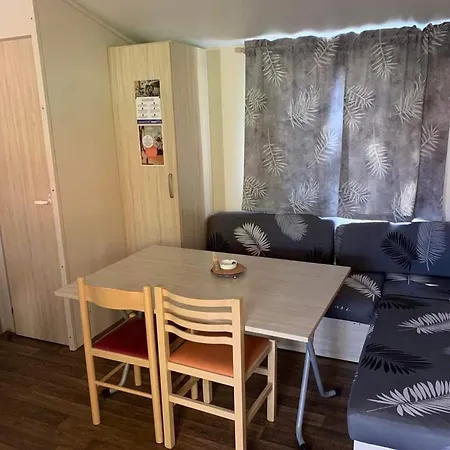 Mobil 6 8 Places Climatise Et Terrasse Camping L'elysee Sauveur Mh Le Grau-du-Roi